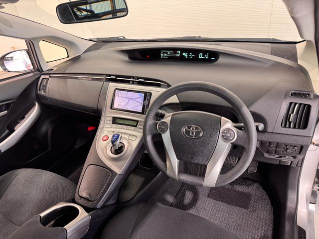 プリウス Ｓ　純正ナビ　バックカメラ　ＥＴＣ　ドライブレコーダー　Ｂｌｕｅｔｏｏｔｈ　フルセグＴＶ　ＤＶＤ　ＣＤ　純正１５インチＡＷ　ＨＩＤヘッドライト　オートライト　オートエアコン　プッシュスタート　スマートキー（20枚目）