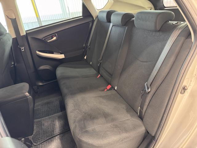 プリウス Ｓ　純正ナビ　バックカメラ　ＥＴＣ　ドライブレコーダー　Ｂｌｕｅｔｏｏｔｈ　フルセグＴＶ　ＤＶＤ　ＣＤ　純正１５インチＡＷ　ＨＩＤヘッドライト　オートライト　オートエアコン　プッシュスタート　スマートキー（25枚目）