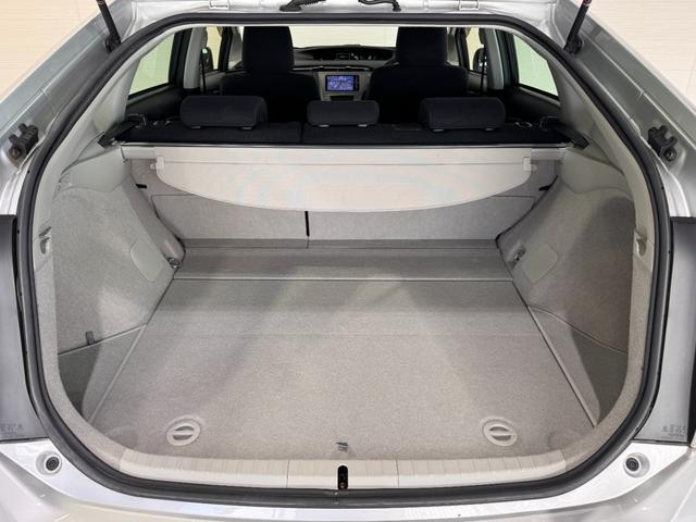 プリウス Ｓ　純正ナビ　バックカメラ　ＥＴＣ　ドライブレコーダー　Ｂｌｕｅｔｏｏｔｈ　フルセグＴＶ　ＤＶＤ　ＣＤ　純正１５インチＡＷ　ＨＩＤヘッドライト　オートライト　オートエアコン　プッシュスタート　スマートキー（26枚目）