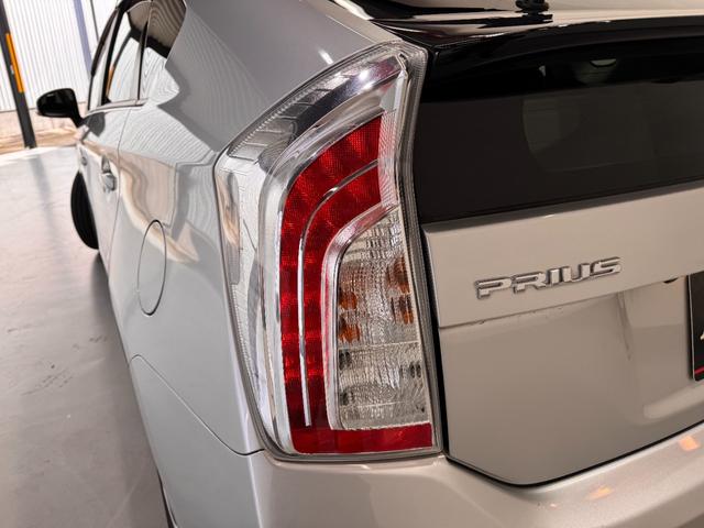 プリウス Ｓ　純正ナビ　バックカメラ　ＥＴＣ　ドライブレコーダー　Ｂｌｕｅｔｏｏｔｈ　フルセグＴＶ　ＤＶＤ　ＣＤ　純正１５インチＡＷ　ＨＩＤヘッドライト　オートライト　オートエアコン　プッシュスタート　スマートキー（33枚目）