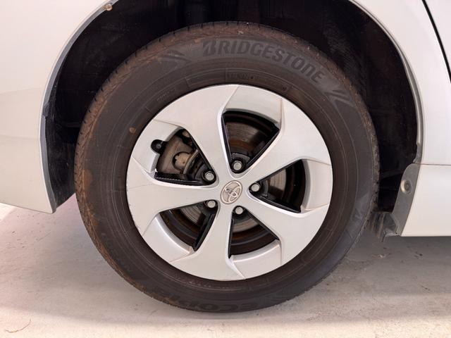 プリウス Ｓ　純正ナビ　バックカメラ　ＥＴＣ　ドライブレコーダー　Ｂｌｕｅｔｏｏｔｈ　フルセグＴＶ　ＤＶＤ　ＣＤ　純正１５インチＡＷ　ＨＩＤヘッドライト　オートライト　オートエアコン　プッシュスタート　スマートキー（37枚目）