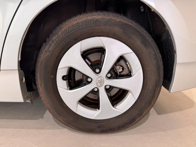 プリウス Ｓ　純正ナビ　バックカメラ　ＥＴＣ　ドライブレコーダー　Ｂｌｕｅｔｏｏｔｈ　フルセグＴＶ　ＤＶＤ　ＣＤ　純正１５インチＡＷ　ＨＩＤヘッドライト　オートライト　オートエアコン　プッシュスタート　スマートキー（38枚目）
