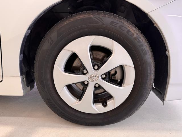 プリウス Ｓ　純正ナビ　バックカメラ　ＥＴＣ　ドライブレコーダー　Ｂｌｕｅｔｏｏｔｈ　フルセグＴＶ　ＤＶＤ　ＣＤ　純正１５インチＡＷ　ＨＩＤヘッドライト　オートライト　オートエアコン　プッシュスタート　スマートキー（39枚目）