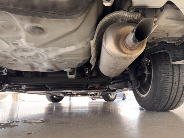 プリウス Ｓ　純正ナビ　バックカメラ　ＥＴＣ　ドライブレコーダー　Ｂｌｕｅｔｏｏｔｈ　フルセグＴＶ　ＤＶＤ　ＣＤ　純正１５インチＡＷ　ＨＩＤヘッドライト　オートライト　オートエアコン　プッシュスタート　スマートキー（43枚目）