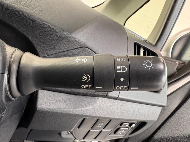 プリウス Ｓ　純正ナビ　バックカメラ　ＥＴＣ　ドライブレコーダー　Ｂｌｕｅｔｏｏｔｈ　フルセグＴＶ　ＤＶＤ　ＣＤ　純正１５インチＡＷ　ＨＩＤヘッドライト　オートライト　オートエアコン　プッシュスタート　スマートキー（46枚目）