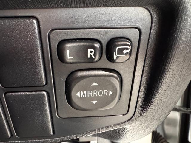 プリウス Ｓ　純正ナビ　バックカメラ　ＥＴＣ　ドライブレコーダー　Ｂｌｕｅｔｏｏｔｈ　フルセグＴＶ　ＤＶＤ　ＣＤ　純正１５インチＡＷ　ＨＩＤヘッドライト　オートライト　オートエアコン　プッシュスタート　スマートキー（52枚目）