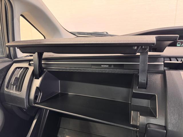 プリウス Ｓ　純正ナビ　バックカメラ　ＥＴＣ　ドライブレコーダー　Ｂｌｕｅｔｏｏｔｈ　フルセグＴＶ　ＤＶＤ　ＣＤ　純正１５インチＡＷ　ＨＩＤヘッドライト　オートライト　オートエアコン　プッシュスタート　スマートキー（57枚目）