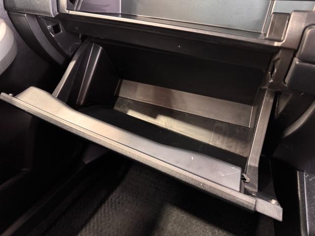 プリウス Ｓ　純正ナビ　バックカメラ　ＥＴＣ　ドライブレコーダー　Ｂｌｕｅｔｏｏｔｈ　フルセグＴＶ　ＤＶＤ　ＣＤ　純正１５インチＡＷ　ＨＩＤヘッドライト　オートライト　オートエアコン　プッシュスタート　スマートキー（58枚目）