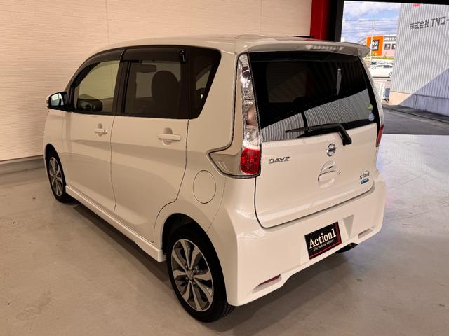 デイズ ハイウェイスター　Ｇ　純正ナビ　アラウンドビューモニター　ＥＴＣ　シートヒーター　アイドリングストップ　Ｂｌｕｅｔｏｏｔｈ　フルセグＴＶ　純正１５インチアルミ　ＨＩＤヘッドライト　プッシュスタート　スマートキー（5枚目）