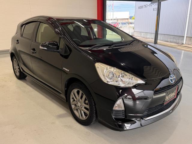 アクア Ｓ　モデリスタエアロ　メモリーナビ　ＥＴＣ　バックカメラ　Ｂｌｕｅｔｏｏｔｈ　フルセグＴＶ　純正１５インチアルミ　プッシュスタート　スマートキー　オートエアコン　オートライト　ライトレベライザー（4枚目）