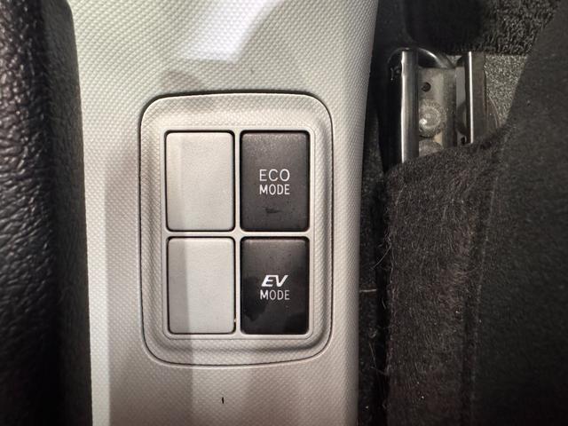 アクア Ｓ　モデリスタエアロ　メモリーナビ　ＥＴＣ　バックカメラ　Ｂｌｕｅｔｏｏｔｈ　フルセグＴＶ　純正１５インチアルミ　プッシュスタート　スマートキー　オートエアコン　オートライト　ライトレベライザー（42枚目）