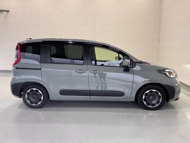 シエンタ ハイブリッドＺ　純正１０．５型ディスプレイオーディオ　アラウンドビューモニター　ａｐｐｌｅｃａｒｐｌａｙ　アダプティブクルーズコントロール　ＢＳＭ　両側Ｐスラドア　ＥＴＣ　ドラレコ　レーンアシスト　ＡＣ１００Ｖ電源（24枚目）