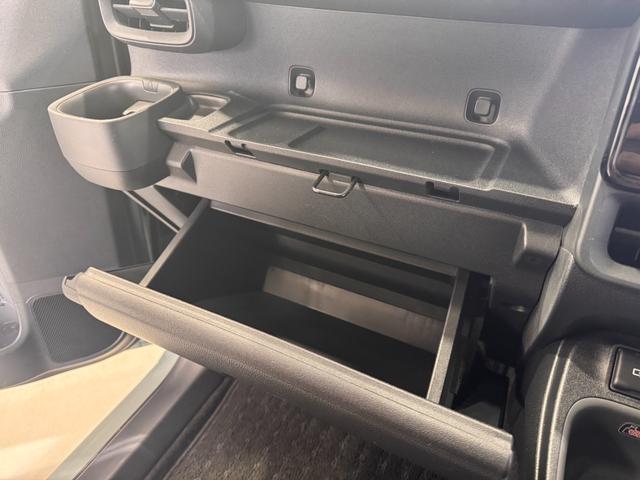 シエンタ ハイブリッドＺ　純正１０．５型ディスプレイオーディオ　アラウンドビューモニター　ａｐｐｌｅｃａｒｐｌａｙ　アダプティブクルーズコントロール　ＢＳＭ　両側Ｐスラドア　ＥＴＣ　ドラレコ　レーンアシスト　ＡＣ１００Ｖ電源（70枚目）