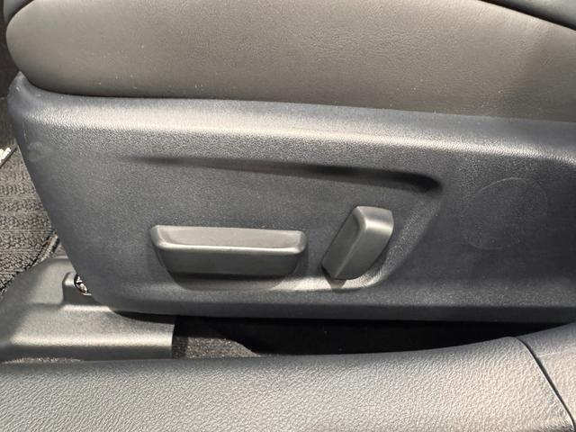 ＩＳ ＩＳ３５０　Ｆスポーツ　サンルーフ　ＴＲＤエアロ　ＴＲＤマフラー　純正１０．３インチナビ　黒革シート　ＢＳＭ　アダプティブクルコン　ＥＴＣ２．０　Ｂカメラ　ドラレコ　シートヒーター　クリアランスソナー　純正１８インチＡＷ（21枚目）