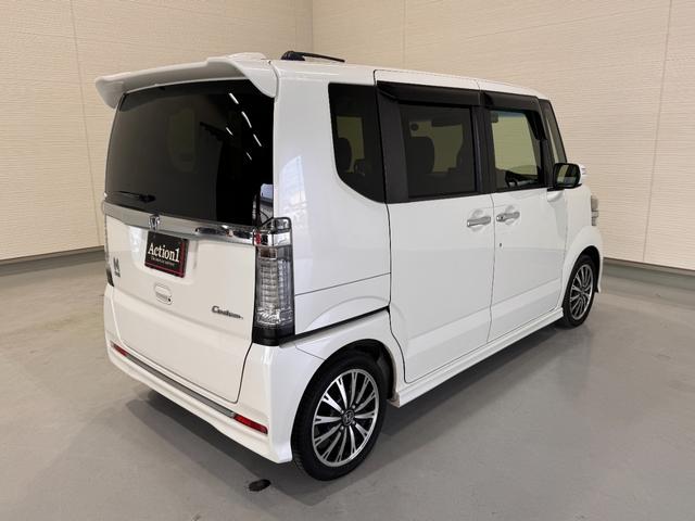 Ｎ－ＢＯＸカスタム Ｇ　ターボＳＳパッケージ　純正ナビ　両側Ｐスラドア　シートヒーター　ＥＴＣ　バックカメラ　フルセグ　クルーズコントロール　ＣＴＢＡ　ドライブレコーダー　ハーフレザーシート　純正１５インチＡＷ　ＨＩＤヘッドライト　横滑り防止（6枚目）