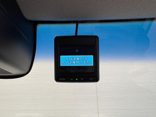 Ｎ－ＢＯＸカスタム Ｇ　ターボＳＳパッケージ　純正ナビ　両側Ｐスラドア　シートヒーター　ＥＴＣ　バックカメラ　フルセグ　クルーズコントロール　ＣＴＢＡ　ドライブレコーダー　ハーフレザーシート　純正１５インチＡＷ　ＨＩＤヘッドライト　横滑り防止（11枚目）