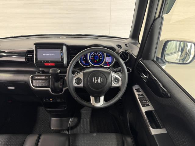 Ｎ－ＢＯＸカスタム Ｇ　ターボＳＳパッケージ　純正ナビ　両側Ｐスラドア　シートヒーター　ＥＴＣ　バックカメラ　フルセグ　クルーズコントロール　ＣＴＢＡ　ドライブレコーダー　ハーフレザーシート　純正１５インチＡＷ　ＨＩＤヘッドライト　横滑り防止（22枚目）