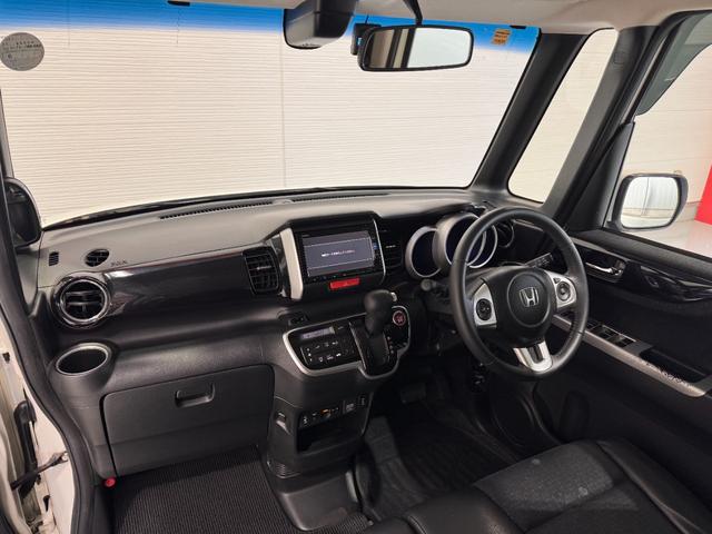 Ｎ－ＢＯＸカスタム Ｇ　ターボＳＳパッケージ　純正ナビ　両側Ｐスラドア　シートヒーター　ＥＴＣ　バックカメラ　フルセグ　クルーズコントロール　ＣＴＢＡ　ドライブレコーダー　ハーフレザーシート　純正１５インチＡＷ　ＨＩＤヘッドライト　横滑り防止（24枚目）