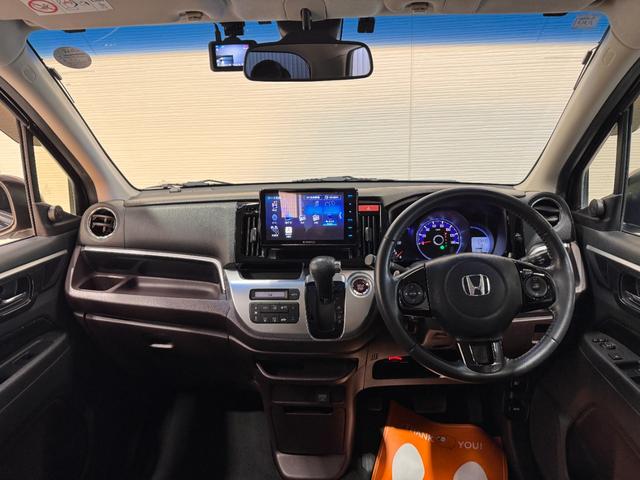 Ｎ－ＷＧＮカスタム Ｇ・ターボパッケージ　８インチフローティングナビ　ハーフレザーシート　クルーズコントロール　ドライブレコーダー　ＥＴＣ　バックカメラ　ＣＴＢＡ　パドルシフト　純正１４インチアルミ　ＨＩＤヘッドライト　ステアリングリモコン（2枚目）