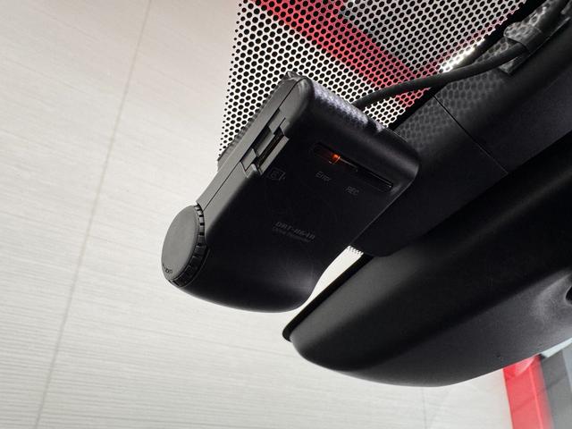 プリウス Ｓセーフティプラス　フルエアロ　デイライト　純正ナビ　レーンアシスト　アダプティブクルーズコントロール　ＨＵＤ　クリアランスソナー　ドライブレコーダー　ＥＴＣ　バックカメラ　パーキングアシスト　純正１５インチＡＷ（17枚目）