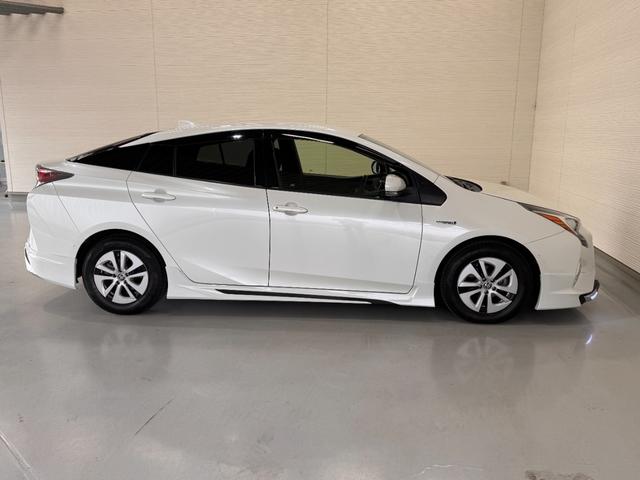 プリウス Ｓセーフティプラス　フルエアロ　デイライト　純正ナビ　レーンアシスト　アダプティブクルーズコントロール　ＨＵＤ　クリアランスソナー　ドライブレコーダー　ＥＴＣ　バックカメラ　パーキングアシスト　純正１５インチＡＷ（24枚目）