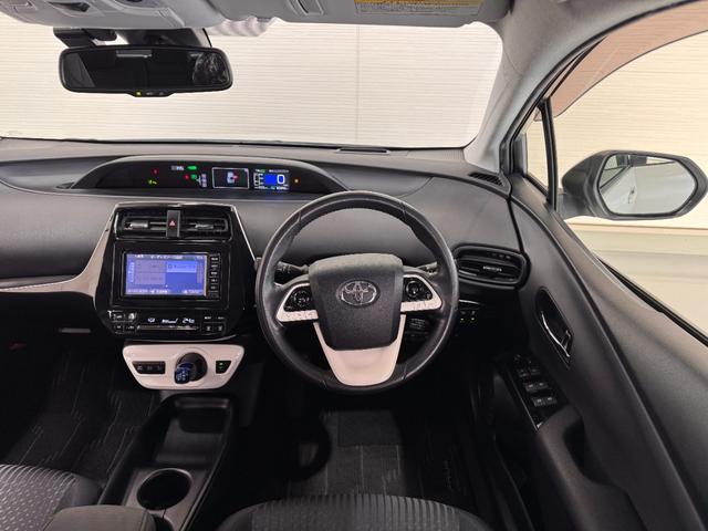 プリウス Ｓセーフティプラス　フルエアロ　デイライト　純正ナビ　レーンアシスト　アダプティブクルーズコントロール　ＨＵＤ　クリアランスソナー　ドライブレコーダー　ＥＴＣ　バックカメラ　パーキングアシスト　純正１５インチＡＷ（27枚目）