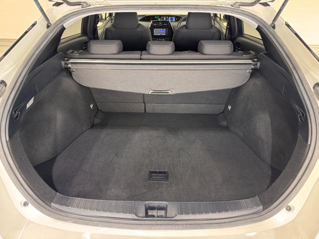 プリウス Ｓセーフティプラス　フルエアロ　デイライト　純正ナビ　レーンアシスト　アダプティブクルーズコントロール　ＨＵＤ　クリアランスソナー　ドライブレコーダー　ＥＴＣ　バックカメラ　パーキングアシスト　純正１５インチＡＷ（32枚目）