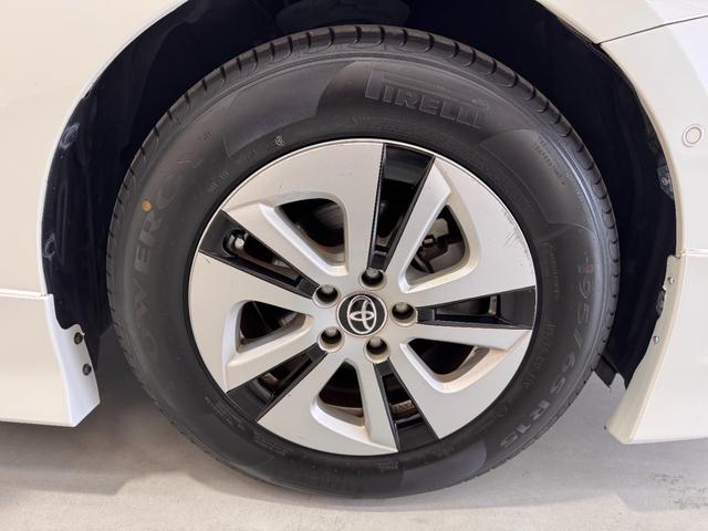 プリウス Ｓセーフティプラス　フルエアロ　デイライト　純正ナビ　レーンアシスト　アダプティブクルーズコントロール　ＨＵＤ　クリアランスソナー　ドライブレコーダー　ＥＴＣ　バックカメラ　パーキングアシスト　純正１５インチＡＷ（46枚目）