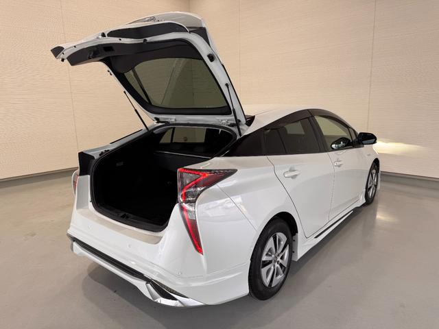 プリウス Ｓセーフティプラス　フルエアロ　デイライト　純正ナビ　レーンアシスト　アダプティブクルーズコントロール　ＨＵＤ　クリアランスソナー　ドライブレコーダー　ＥＴＣ　バックカメラ　パーキングアシスト　純正１５インチＡＷ（70枚目）