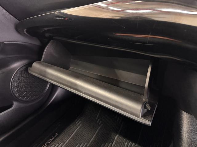 プリウス Ｓセーフティプラス　フルエアロ　デイライト　純正ナビ　レーンアシスト　アダプティブクルーズコントロール　ＨＵＤ　クリアランスソナー　ドライブレコーダー　ＥＴＣ　バックカメラ　パーキングアシスト　純正１５インチＡＷ（71枚目）