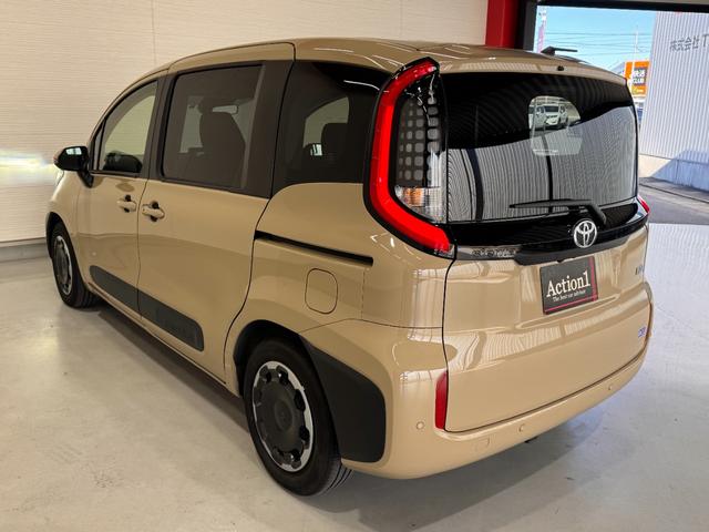 シエンタ ハイブリッドＺ　純正ディスプレイオーディオ　アラウンドビューモニター　ａｐｐｌｅｃａｒｐｌａｙ　アダプティブクルーズコントロール　ドラレコ　両側Ｐスラドア　クリアランスソナー　ＢＳＭ　ＵＳＢ　アクセサリーコンセント（5枚目）