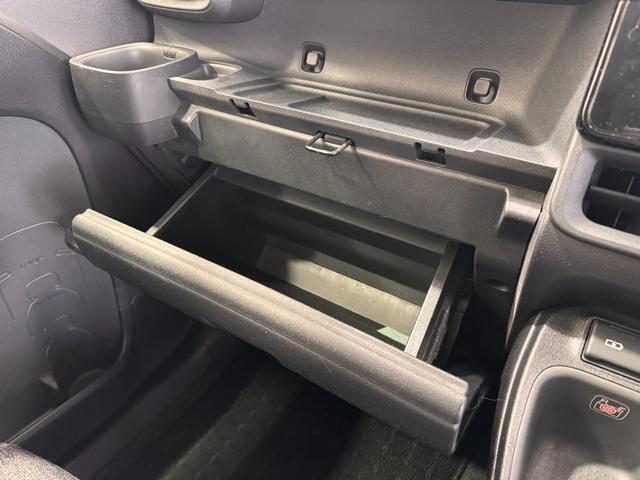 シエンタ ハイブリッドＺ　純正ディスプレイオーディオ　アラウンドビューモニター　ａｐｐｌｅｃａｒｐｌａｙ　アダプティブクルーズコントロール　ドラレコ　両側Ｐスラドア　クリアランスソナー　ＢＳＭ　ＵＳＢ　アクセサリーコンセント（67枚目）