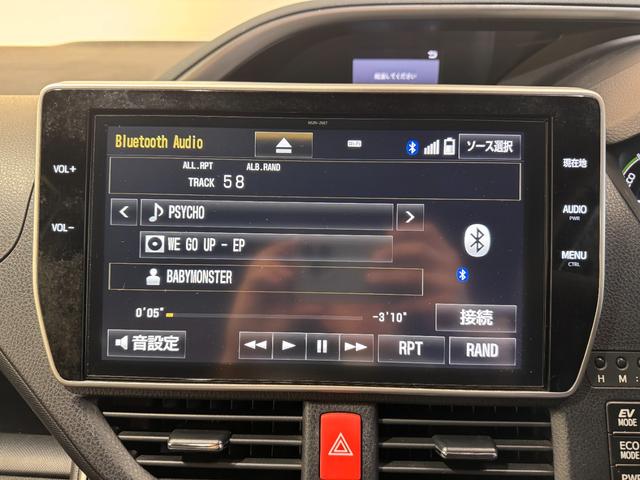 ヴォクシー ハイブリッドＺＳ　煌　純正１０インチナビ　フリップダウンモニター　ＥＴＣ　バックカメラ　ドライブレコーダー　シートヒーター　衝突軽減ブレーキ　両側パワースライドドア　ＵＳＢ　純正１６インチアルミ　ＬＥＤヘッド（12枚目）