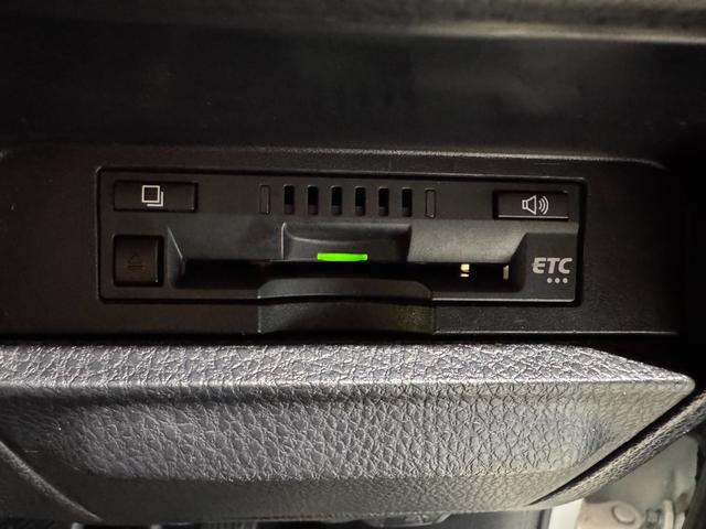 ヴォクシー ハイブリッドＺＳ　煌　純正１０インチナビ　フリップダウンモニター　ＥＴＣ　バックカメラ　ドライブレコーダー　シートヒーター　衝突軽減ブレーキ　両側パワースライドドア　ＵＳＢ　純正１６インチアルミ　ＬＥＤヘッド（15枚目）