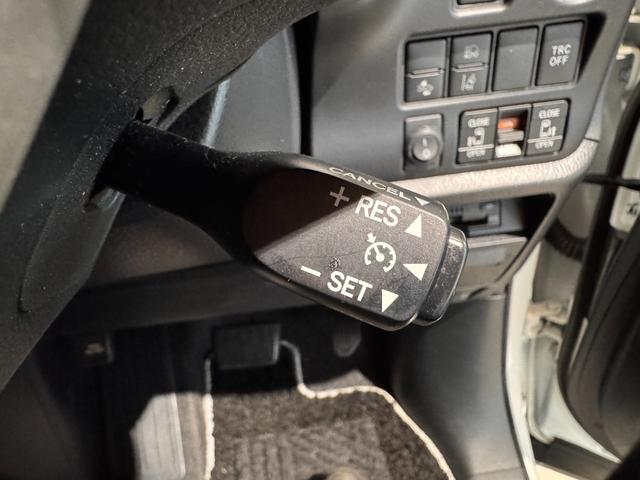 ヴォクシー ハイブリッドＺＳ　煌　純正１０インチナビ　フリップダウンモニター　ＥＴＣ　バックカメラ　ドライブレコーダー　シートヒーター　衝突軽減ブレーキ　両側パワースライドドア　ＵＳＢ　純正１６インチアルミ　ＬＥＤヘッド（16枚目）