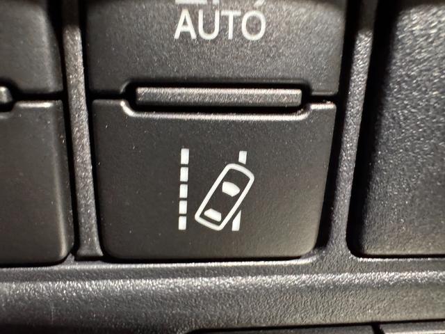 ヴォクシー ハイブリッドＺＳ　煌　純正１０インチナビ　フリップダウンモニター　ＥＴＣ　バックカメラ　ドライブレコーダー　シートヒーター　衝突軽減ブレーキ　両側パワースライドドア　ＵＳＢ　純正１６インチアルミ　ＬＥＤヘッド（20枚目）