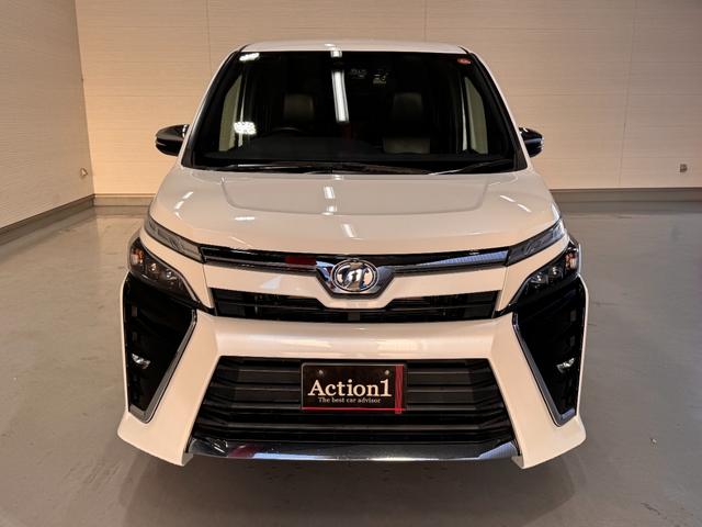 ヴォクシー ハイブリッドＺＳ　煌　純正１０インチナビ　フリップダウンモニター　ＥＴＣ　バックカメラ　ドライブレコーダー　シートヒーター　衝突軽減ブレーキ　両側パワースライドドア　ＵＳＢ　純正１６インチアルミ　ＬＥＤヘッド（22枚目）