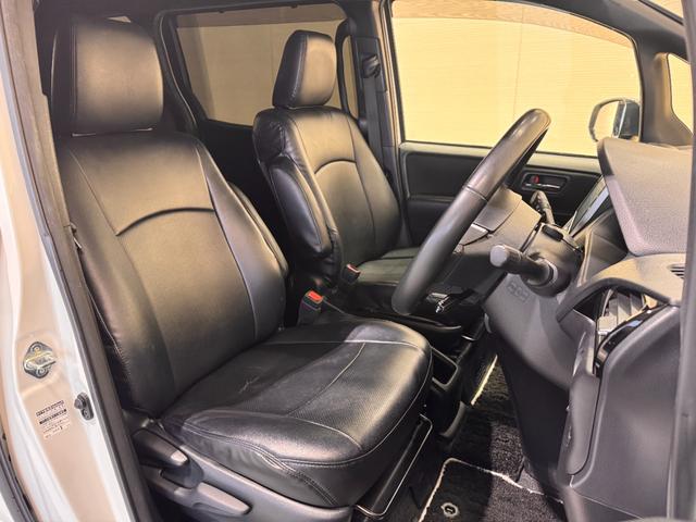 ヴォクシー ハイブリッドＺＳ　煌　純正１０インチナビ　フリップダウンモニター　ＥＴＣ　バックカメラ　ドライブレコーダー　シートヒーター　衝突軽減ブレーキ　両側パワースライドドア　ＵＳＢ　純正１６インチアルミ　ＬＥＤヘッド（26枚目）