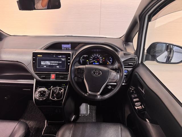 ヴォクシー ハイブリッドＺＳ　煌　純正１０インチナビ　フリップダウンモニター　ＥＴＣ　バックカメラ　ドライブレコーダー　シートヒーター　衝突軽減ブレーキ　両側パワースライドドア　ＵＳＢ　純正１６インチアルミ　ＬＥＤヘッド（28枚目）