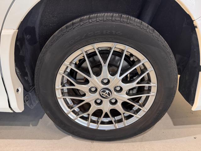 ヴォクシー ハイブリッドＺＳ　煌　純正１０インチナビ　フリップダウンモニター　ＥＴＣ　バックカメラ　ドライブレコーダー　シートヒーター　衝突軽減ブレーキ　両側パワースライドドア　ＵＳＢ　純正１６インチアルミ　ＬＥＤヘッド（42枚目）