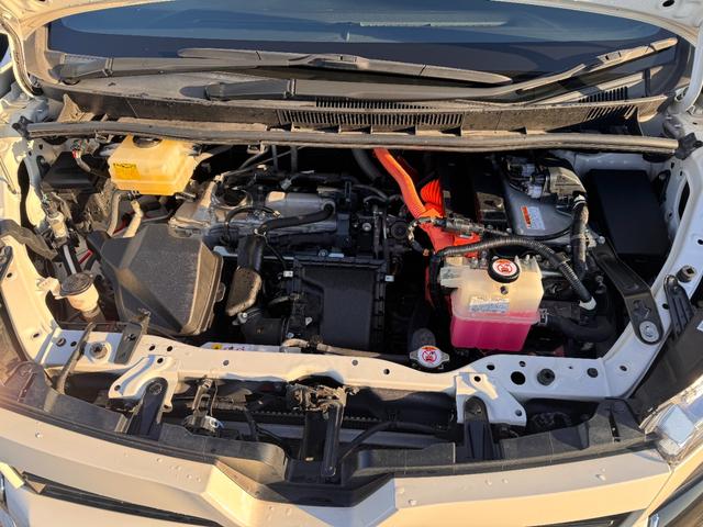 ヴォクシー ハイブリッドＺＳ　煌　純正１０インチナビ　フリップダウンモニター　ＥＴＣ　バックカメラ　ドライブレコーダー　シートヒーター　衝突軽減ブレーキ　両側パワースライドドア　ＵＳＢ　純正１６インチアルミ　ＬＥＤヘッド（45枚目）