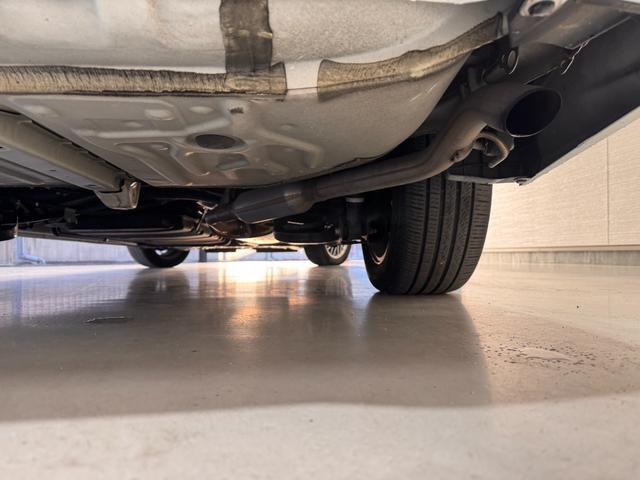 ヴォクシー ハイブリッドＺＳ　煌　純正１０インチナビ　フリップダウンモニター　ＥＴＣ　バックカメラ　ドライブレコーダー　シートヒーター　衝突軽減ブレーキ　両側パワースライドドア　ＵＳＢ　純正１６インチアルミ　ＬＥＤヘッド（47枚目）