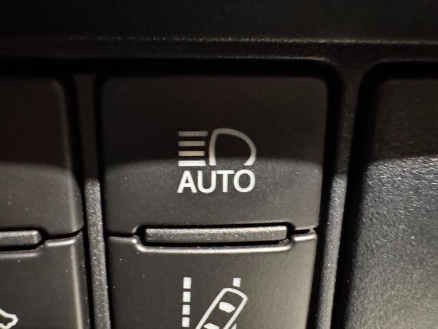 ヴォクシー ハイブリッドＺＳ　煌　純正１０インチナビ　フリップダウンモニター　ＥＴＣ　バックカメラ　ドライブレコーダー　シートヒーター　衝突軽減ブレーキ　両側パワースライドドア　ＵＳＢ　純正１６インチアルミ　ＬＥＤヘッド（54枚目）