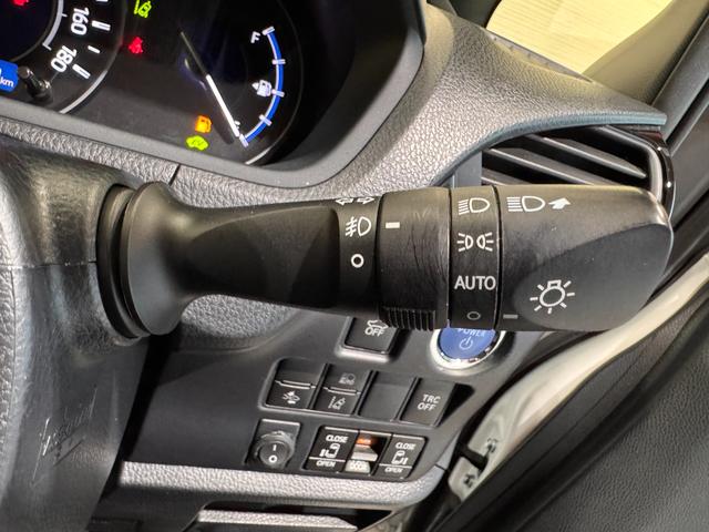 ヴォクシー ハイブリッドＺＳ　煌　純正１０インチナビ　フリップダウンモニター　ＥＴＣ　バックカメラ　ドライブレコーダー　シートヒーター　衝突軽減ブレーキ　両側パワースライドドア　ＵＳＢ　純正１６インチアルミ　ＬＥＤヘッド（58枚目）