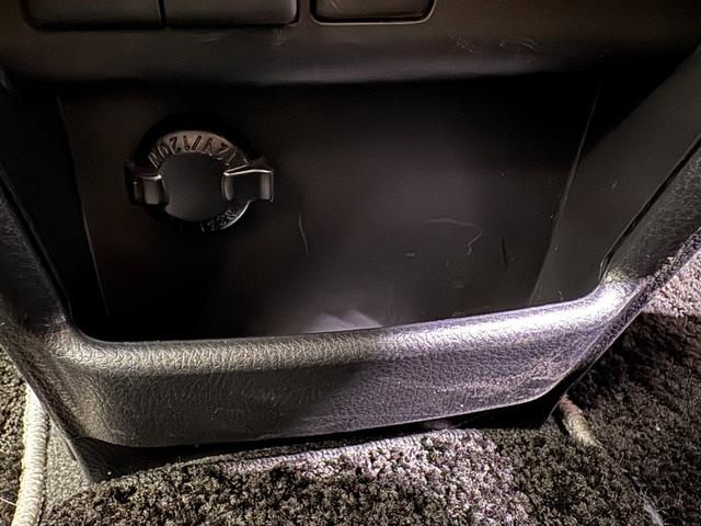 ヴォクシー ハイブリッドＺＳ　煌　純正１０インチナビ　フリップダウンモニター　ＥＴＣ　バックカメラ　ドライブレコーダー　シートヒーター　衝突軽減ブレーキ　両側パワースライドドア　ＵＳＢ　純正１６インチアルミ　ＬＥＤヘッド（60枚目）