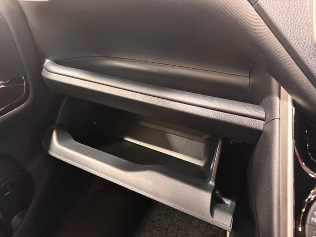 ヴォクシー ハイブリッドＺＳ　煌　純正１０インチナビ　フリップダウンモニター　ＥＴＣ　バックカメラ　ドライブレコーダー　シートヒーター　衝突軽減ブレーキ　両側パワースライドドア　ＵＳＢ　純正１６インチアルミ　ＬＥＤヘッド（64枚目）