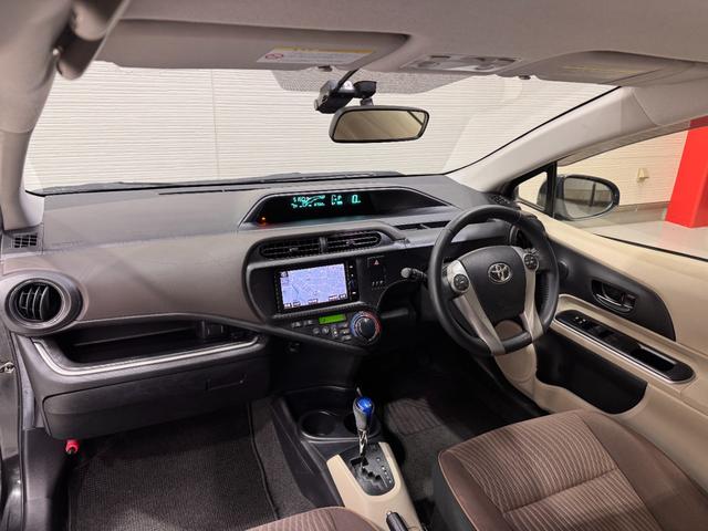 アクア G 純正ナビ ETC バックカメラ ドライブレコーダー Bluetooth フルセグTV LEDヘッドライト ステアリングリモコン プッシュスタート スマートキー オートエアコン フォグランプ(22枚目)