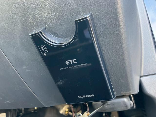 ジムニー ランドベンチャー　ＢＦグッドリッチオールテレーン　シート　ＥＴＣ　カロッツェリアメモリーナビ　ＣＤ／ＤＶＤ再生　Ｂｌｕｅｔｏｏｔｈ　キーレスキー　背面タイヤ　フロントフォグ　純正１６インチＡＷ（5枚目）