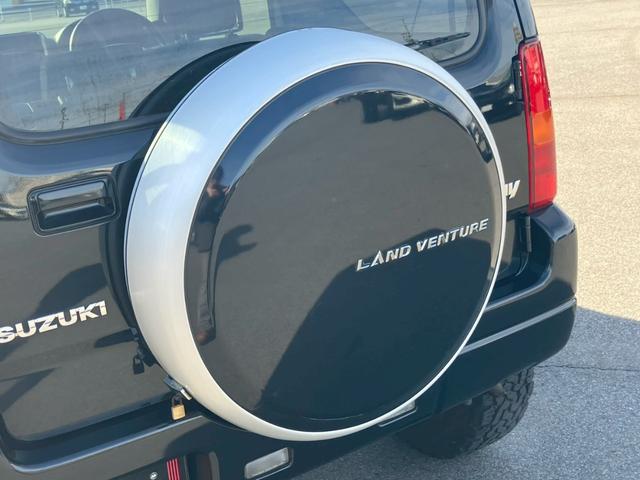 ジムニー ランドベンチャー　ＢＦグッドリッチオールテレーン　シート　ＥＴＣ　カロッツェリアメモリーナビ　ＣＤ／ＤＶＤ再生　Ｂｌｕｅｔｏｏｔｈ　キーレスキー　背面タイヤ　フロントフォグ　純正１６インチＡＷ（19枚目）