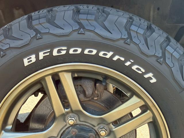 ジムニー ランドベンチャー　ＢＦグッドリッチオールテレーン　シート　ＥＴＣ　カロッツェリアメモリーナビ　ＣＤ／ＤＶＤ再生　Ｂｌｕｅｔｏｏｔｈ　キーレスキー　背面タイヤ　フロントフォグ　純正１６インチＡＷ（33枚目）